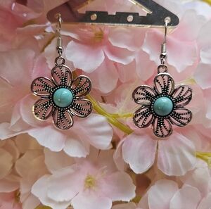 Flower Vintage Earrings - Turquoise Stone Center